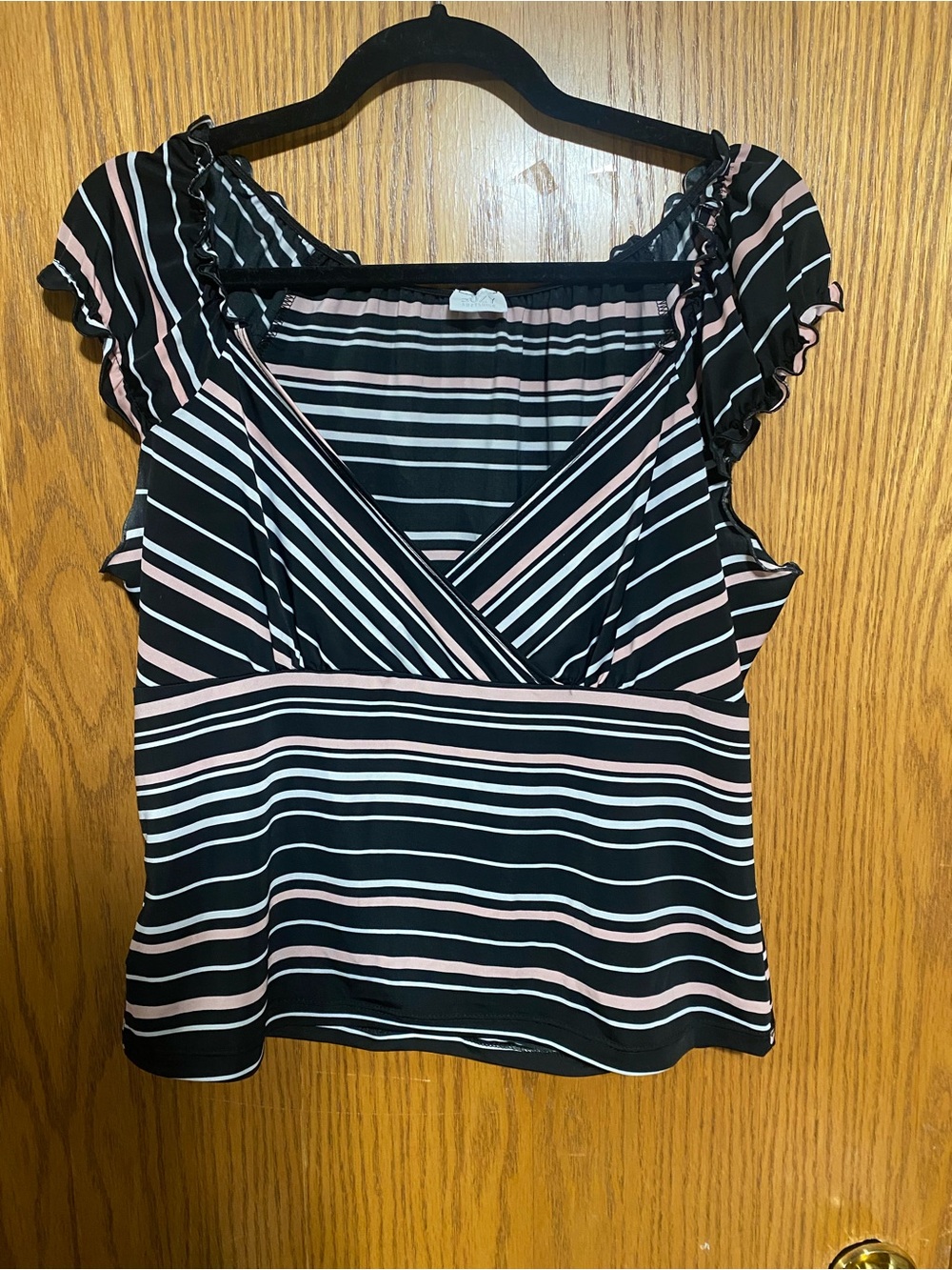Y2K ruffle Cris cross top super cute
